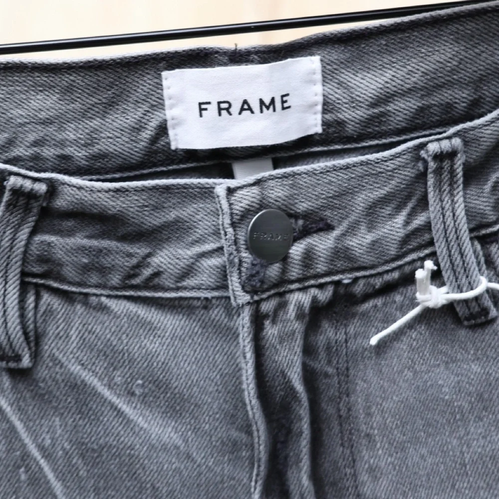 FRAME Le Garcon Mid-Rise Distressed Jeans in Grey Size 27‎